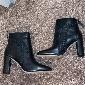 NWOT black Matisse booties